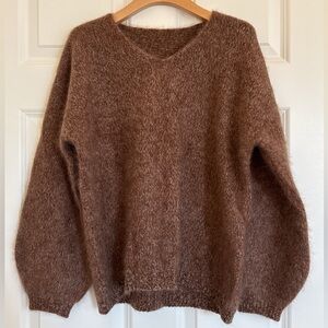 100% brushed wool V-Neck Sweater in Brown & Tan